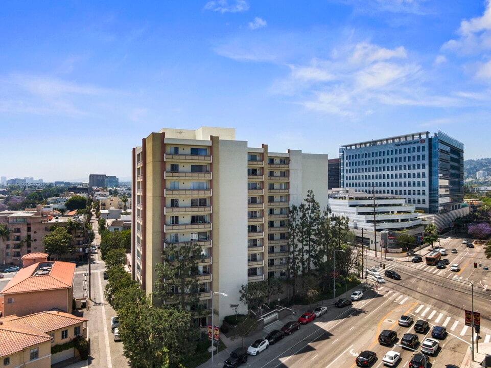 321 S San Vicente Blvd, Unit 101 in Los Angeles, CA - Foto de edificio
