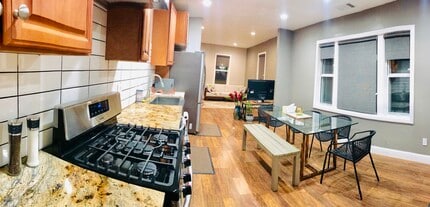 685 Locust St in San Jose, CA - Foto de edificio - Building Photo