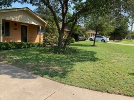 2914 Hemlock Dr in San Angelo, TX - Building Photo