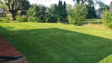 1831 Hempstead Dr in Troy, MI - Building Photo - Building Photo