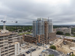 The Davis Residences in Newmarket, ON - Building Photo - Building Photo