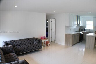 2050 N 57th Terrace in Hollywood, FL - Building Photo - Building Photo