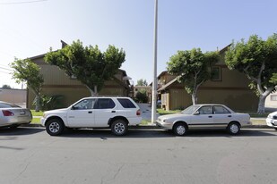 212-218 W Palais Rd in Anaheim, CA - Building Photo