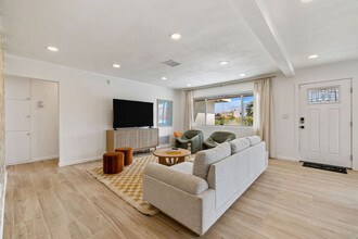 262 W Sunview Ave in Palm Springs, CA - Building Photo - Building Photo