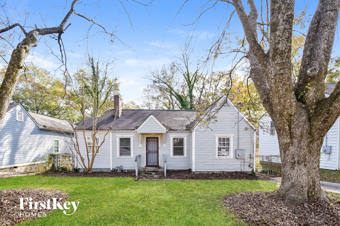 1370 Westboro Dr SW in Atlanta, GA - Foto de edificio