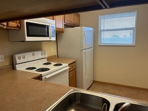 721 Broadmeadow Rd, Unit #205 in Rantoul, IL - Foto de edificio - Building Photo