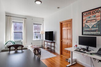 10 Fleet St, Unit 1 in Boston, MA - Foto de edificio - Building Photo