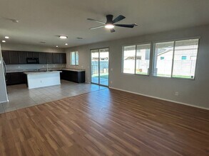 17922 W Tina Ln in Surprise, AZ - Building Photo - Building Photo