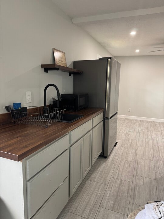 1042 Adams Rd, Unit Cozy studio in Martin, TN - Foto de edificio