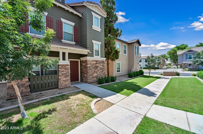 9233 E Neville Ave in Mesa, AZ - Building Photo - Building Photo