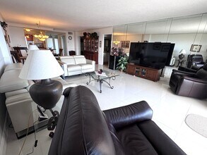 328 N Ocean Blvd in Pompano Beach, FL - Building Photo - Building Photo