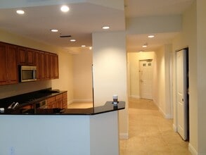 610 Riviera Dunes Way, Unit 610 Riviera Dunes Way105 in Palmetto, FL - Foto de edificio - Building Photo
