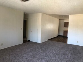 2081 Rosamond Ave in Shasta Lake, CA - Building Photo - Building Photo