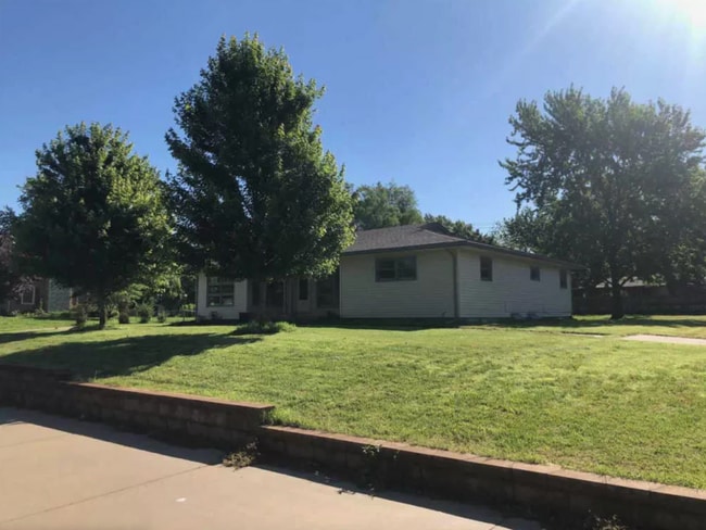 730 N Woodlawn Blvd in Derby, KS - Building Photo - Building Photo