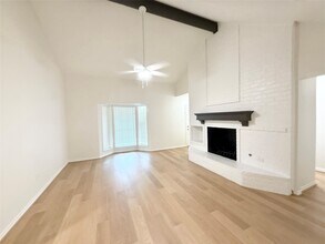 621 E Murray St in Angleton, TX - Building Photo - Building Photo
