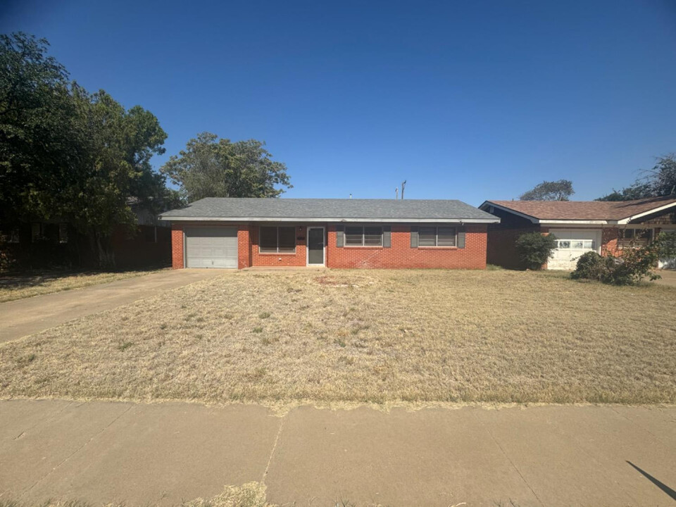 2812 61st St in Lubbock, TX - Building Photo