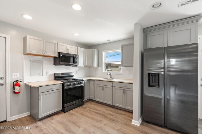 40 Bay Shore Dr