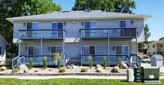 921 W 20th St in Cedar Falls, IA - Building Photo