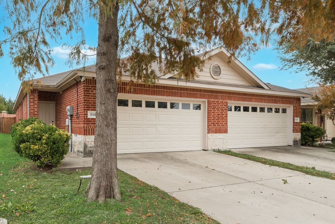 356 Armstrong Ln in Lavon, TX - Building Photo