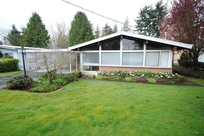 1243 106th Pl NE in Bellevue, WA - Building Photo - Building Photo