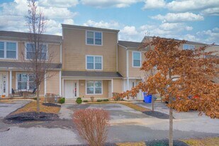 610 Pin Oak Dr NW in Christiansburg, VA - Building Photo