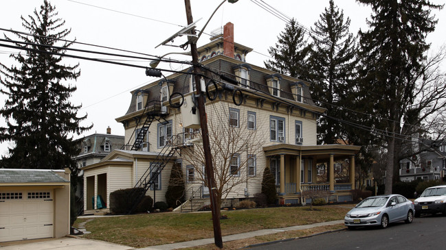 Linden Hall in Woodbury, NJ - Foto de edificio - Building Photo