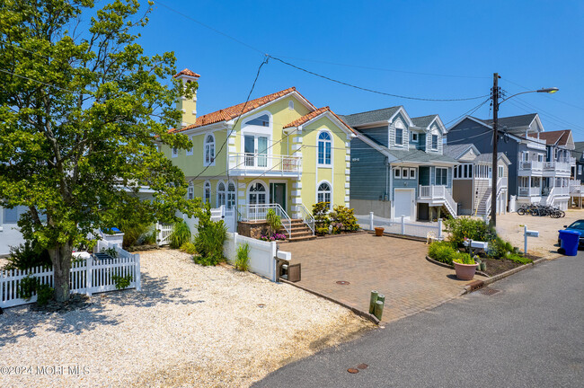 446 Eisenhower Ave in Seaside Heights, NJ - Foto de edificio - Building Photo