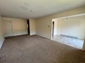 111 Kennedy Dr in Bridgeport, CT - Building Photo - Building Photo