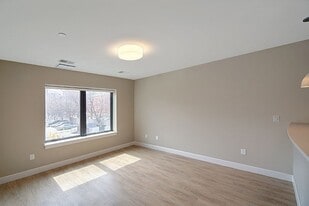33 Rogers St, Unit 217 in Cambridge, MA - Building Photo