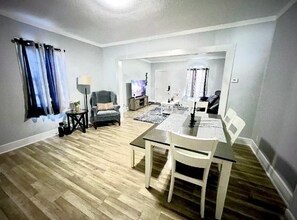 3004 E Michigan St in Indianapolis, IN - Foto de edificio - Building Photo