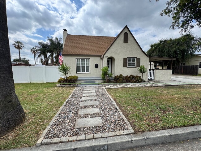 333 S 1st Ave in Covina, CA - Foto de edificio - Building Photo