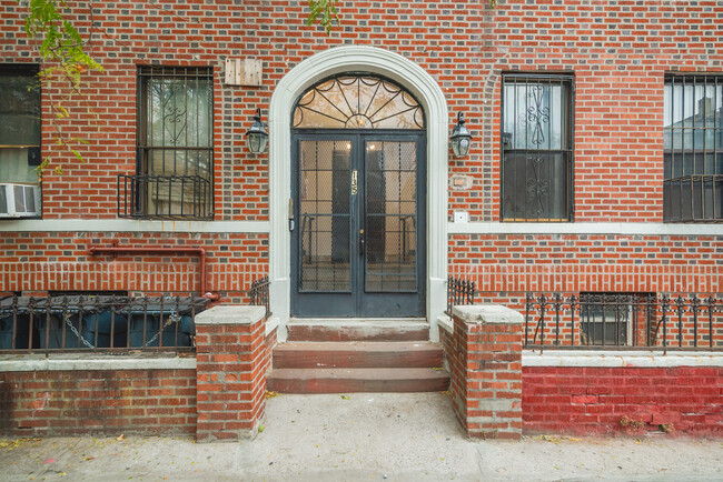 135 Tapscott St in Brooklyn, NY - Building Photo - Building Photo