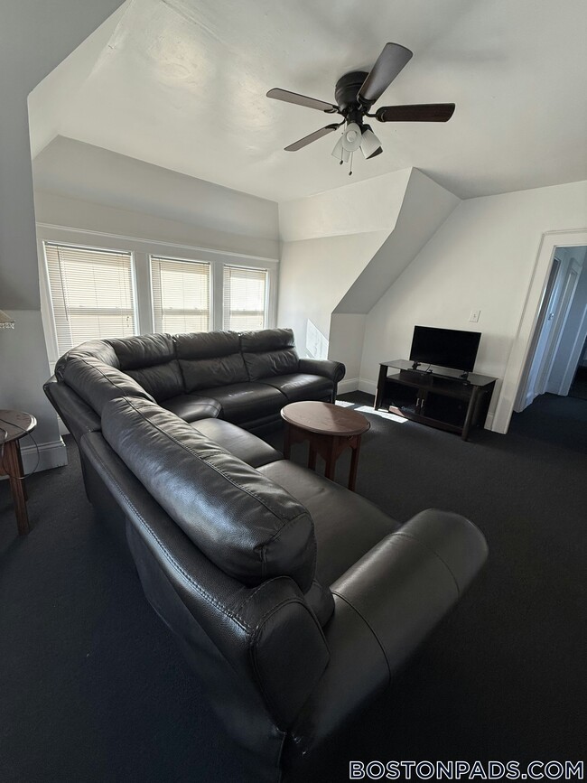 3 Chamblet St, Unit 3