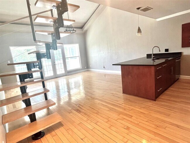 1818 S Lakeshore Blvd in Austin, TX - Building Photo - Building Photo