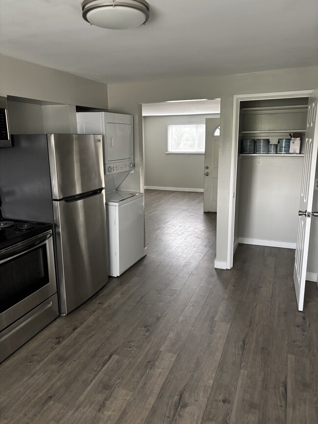 669 Gibbard Ave, Unit D