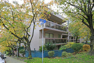 Dorchester House in New Westminster, BC - Building Photo - Building Photo