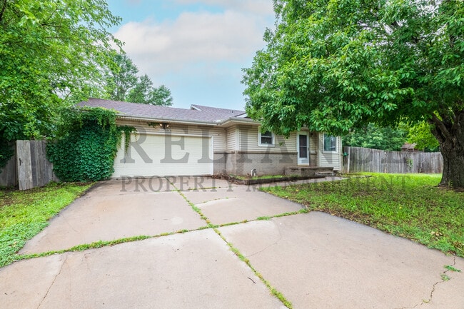 property at 2013 N Parkridge Ct