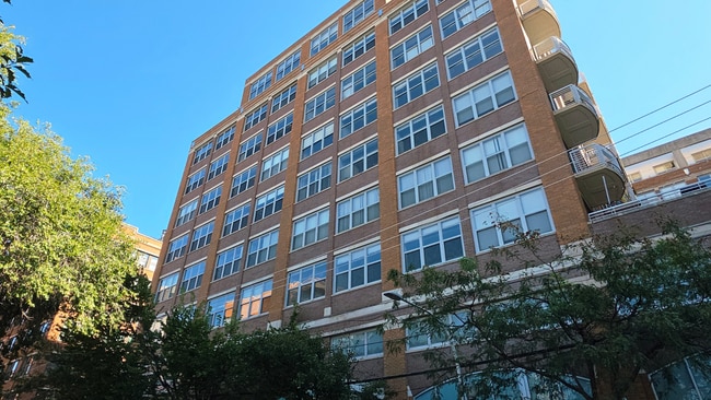 property at 933 W Van Buren St