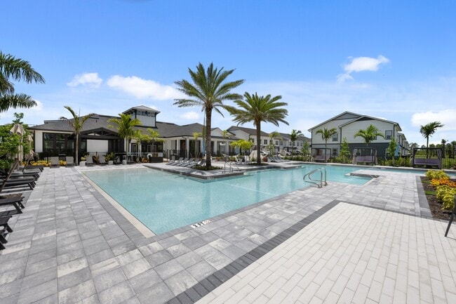 Novo Gateway | Apartments and Townhomes in Ft. Myers, FL - Foto de edificio - Building Photo