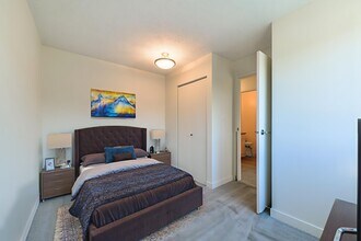 Granville Square in Edmonton, AB - Building Photo - Building Photo