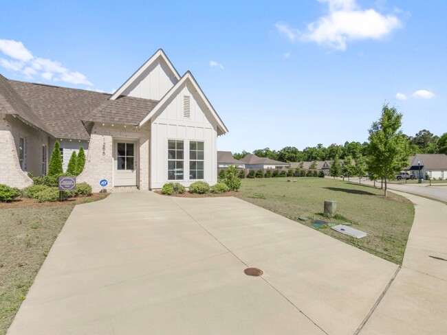 1255 Burrow Cir in Opelika, AL - Building Photo - Building Photo