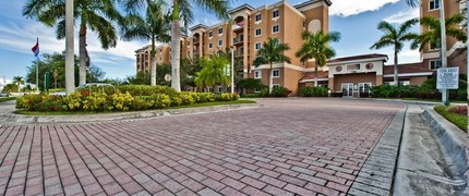 Golf View Gardens in Sunrise, FL - Building Photo - Building Photo