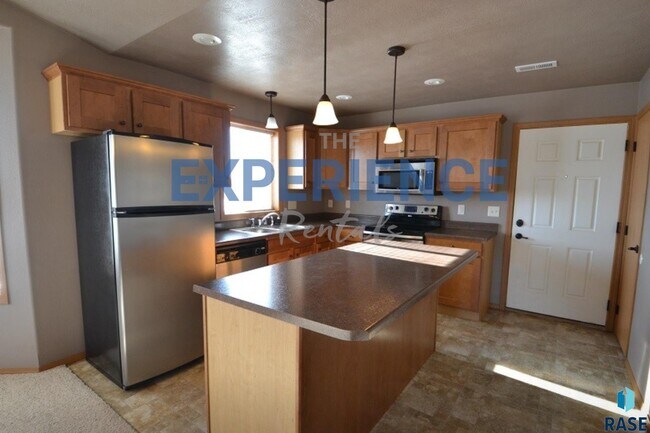1105 E 73rd St in Sioux Falls, SD - Building Photo - Building Photo