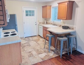 16670 S Carus Rd, Unit Beavercreek Apartments in Beavercreek, OR - Building Photo - Building Photo