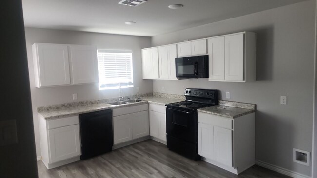 1385 Simmons Ave in Beaumont, TX - Building Photo - Building Photo