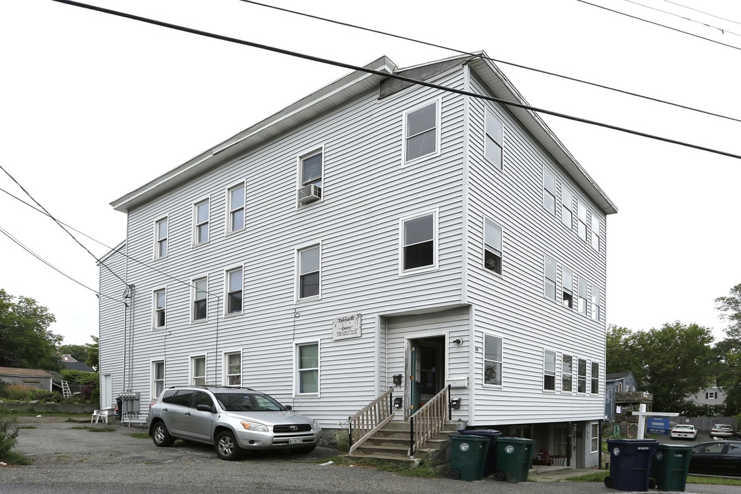 10 Sullivan St in Biddeford, ME - Foto de edificio