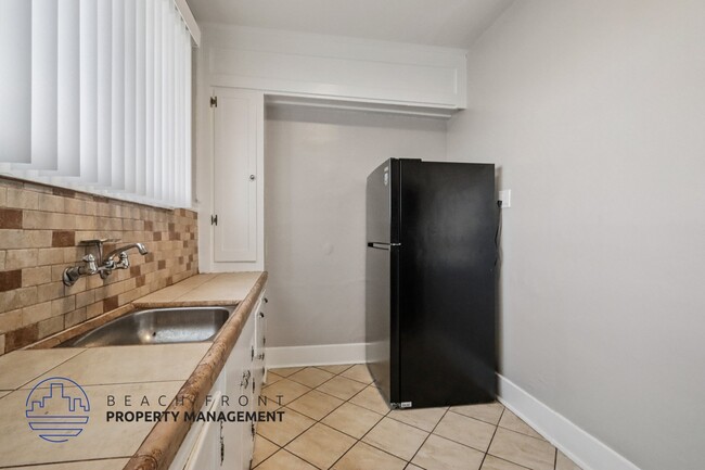 1141 Pine Ave in Long Beach, CA - Building Photo - Building Photo