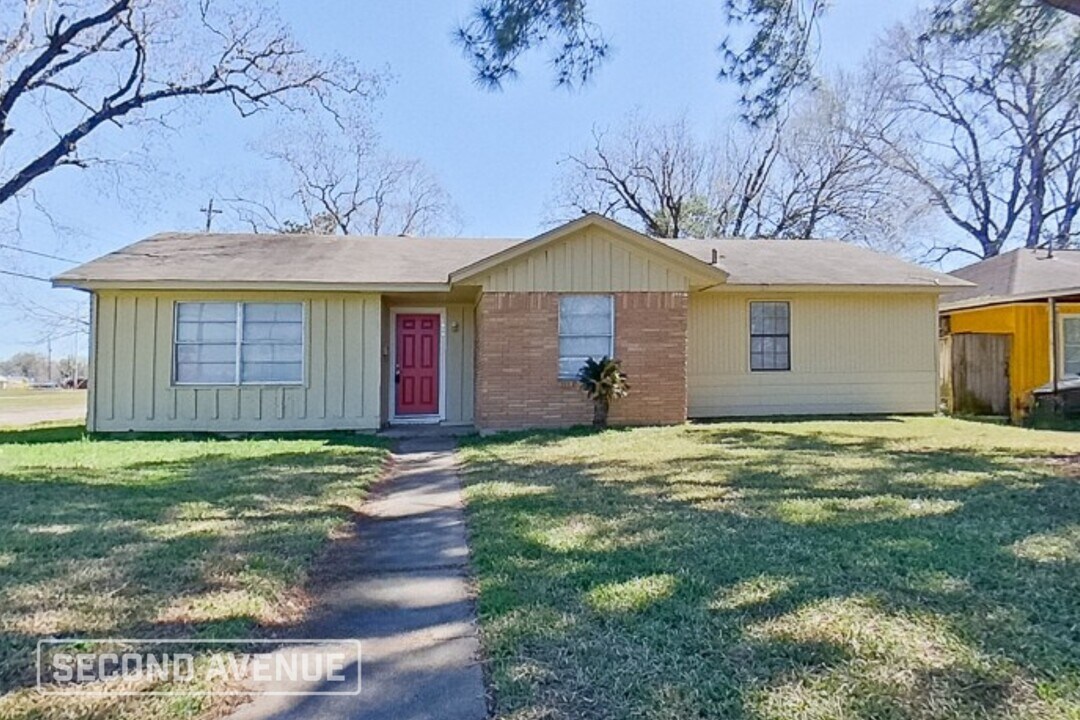 10801 Stover St in Houston, TX - Building Photo
