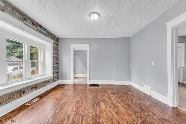 1174 La Croix Ave in Akron, OH - Building Photo - Building Photo