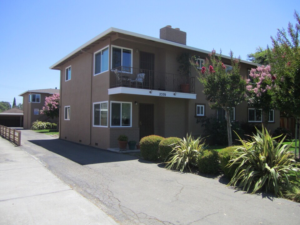 2370 Homestead Rd in Santa Clara, CA - Building Photo